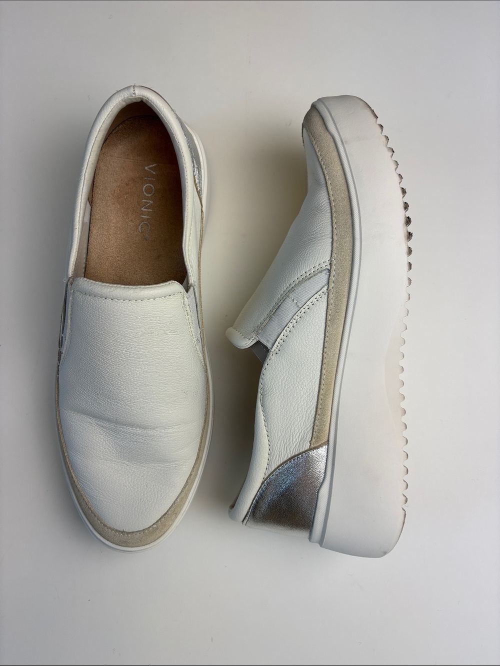 Vionic Kearny 9.5 White Slip-On Platform Sneakers with Metallic Heel